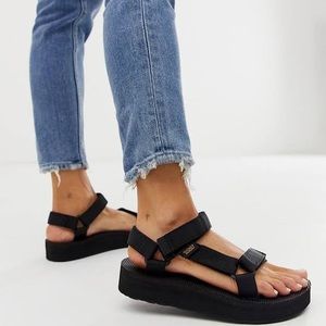 Flat form Universal Teva Sandals